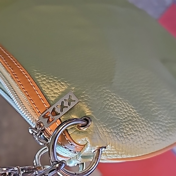 STUNNING MAXX NEW YORK PASTEL GREEN LEATHER HOBO SHOULDER BAG - Picture 9 of 11